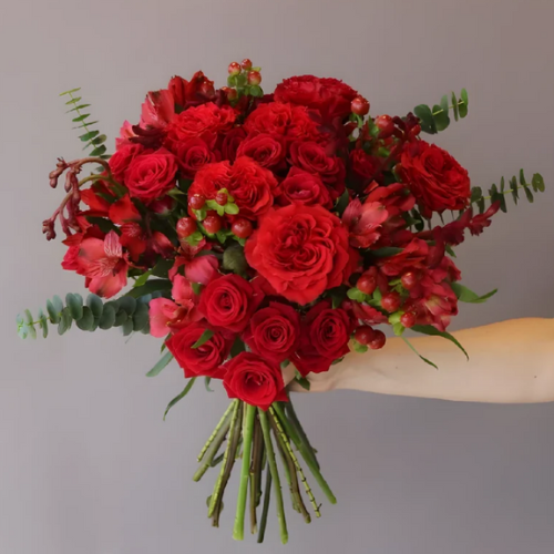 Red Alstroemeria ad Red Roses